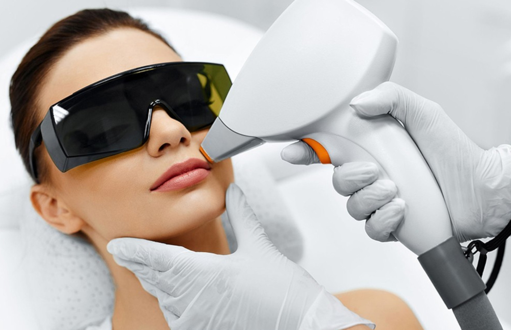 6 sedute epilazione laser mento e baffetti Estetica Glamour Porcia -62% di sconto